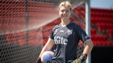 Australia's first professional soccer player to come out .